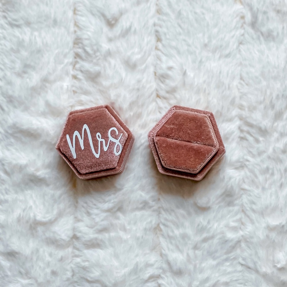Mrs. Ring Box 💍